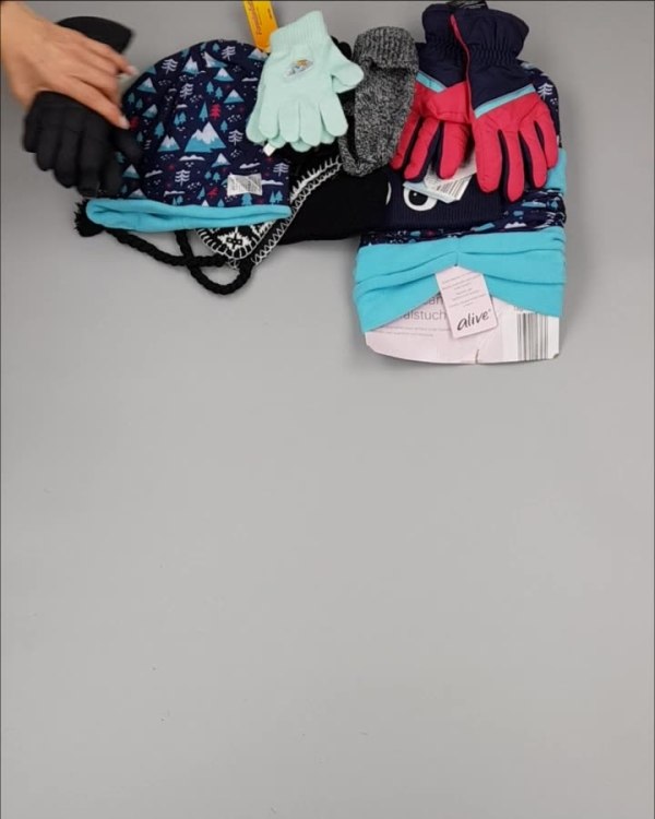 Фотография  863 - Шапки, шарфы, перчатки детские СТОК#3 кг, ЛОТ №2452 оптом в Воронеже и Воронежской области