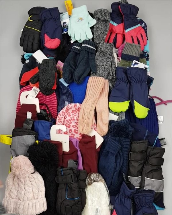 Фотография  851 - Шапки, шарфы, перчатки детские СТОК#3 кг, ЛОТ №2452 оптом в Воронеже и Воронежской области
