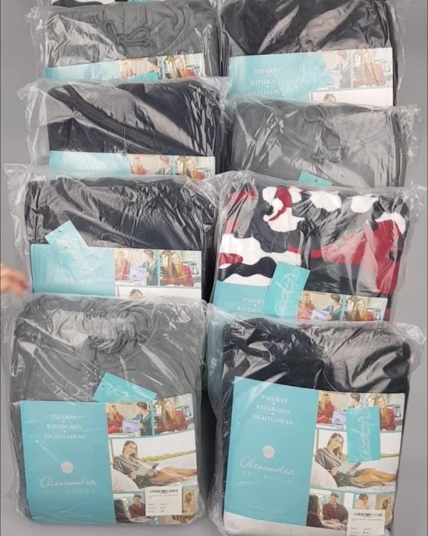 Фотография  404 - Халаты, комбинезоны (семейный) СТОК CAN#10 кг, ЛОТ №4449 оптом в Воронеже и Воронежской области