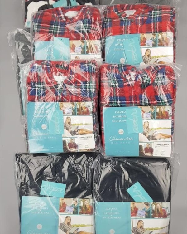 Фотография  970 - Халаты, комбинезоны (семейный) СТОК CAN#10 кг, ЛОТ №4452 оптом в Воронеже и Воронежской области