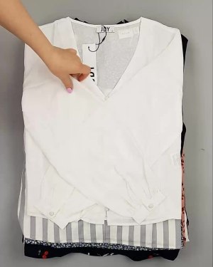 Фотография  734 - Блузки Bestseller 44#5 кг, ЛОТ №6084 оптом в Воронеже и Воронежской области