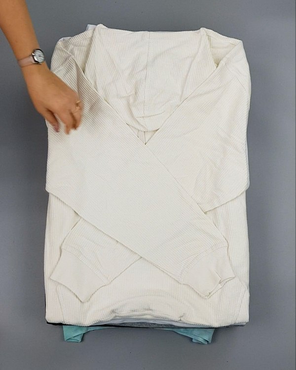 Фотография  911 - HOODIE CAN 084#10 кг, ЛОТ №7034 оптом в Воронеже и Воронежской области