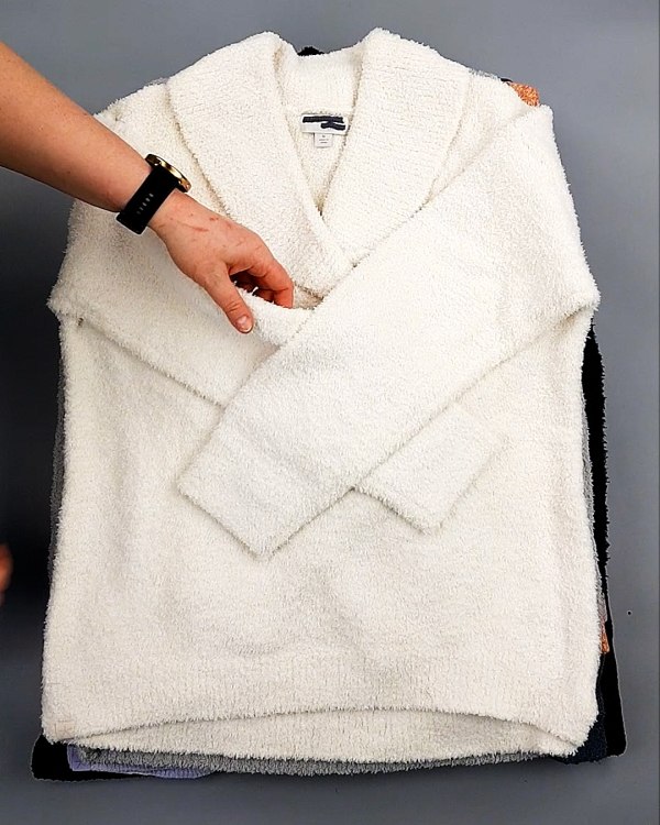 Фотография  893 - Джемпера СТОК CAN 084#7 кг, ЛОТ №7648 оптом в Воронеже и Воронежской области