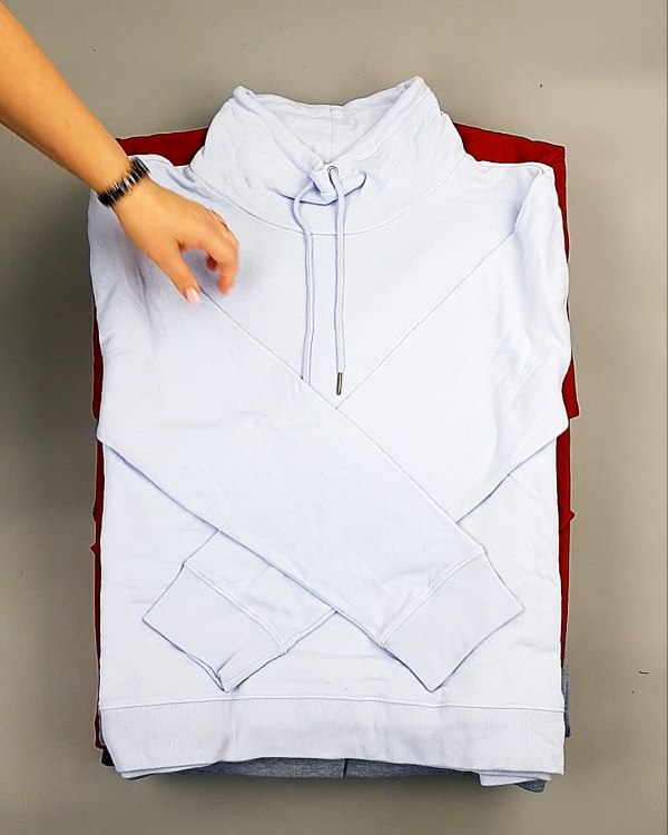 Фотография  434 - SWEATSHIRT CAN 084#10 кг, ЛОТ №7618 оптом в Воронеже и Воронежской области