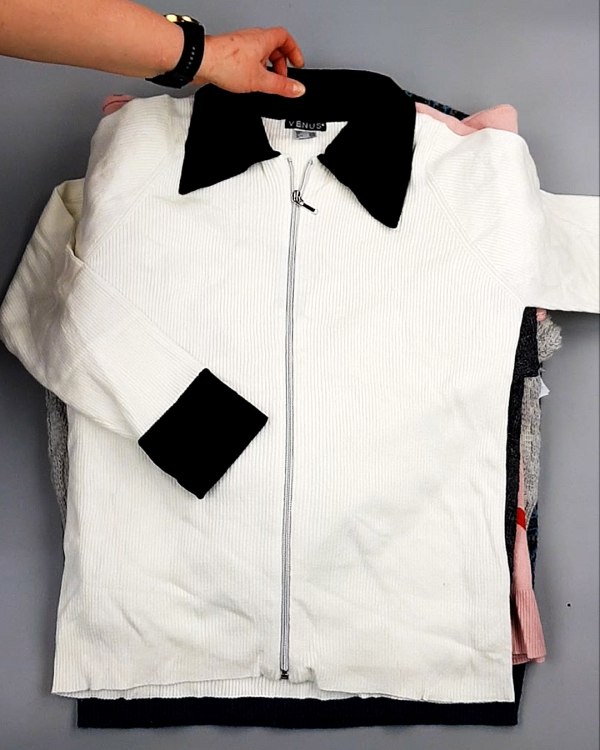 Фотография  999 - Джемпера СТОК CAN 084#7 кг, ЛОТ №7650 оптом в Воронеже и Воронежской области