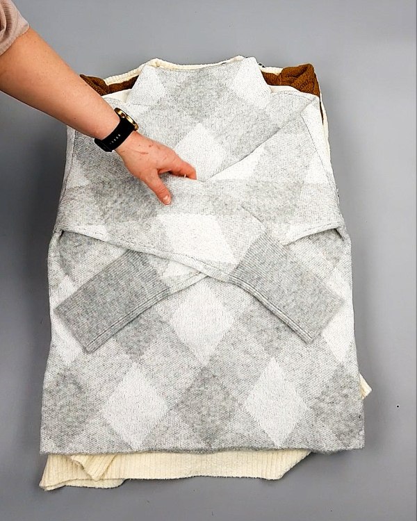 Фотография  926 - Джемпера СТОК CAN 084#7 кг, ЛОТ №7651 оптом в Воронеже и Воронежской области