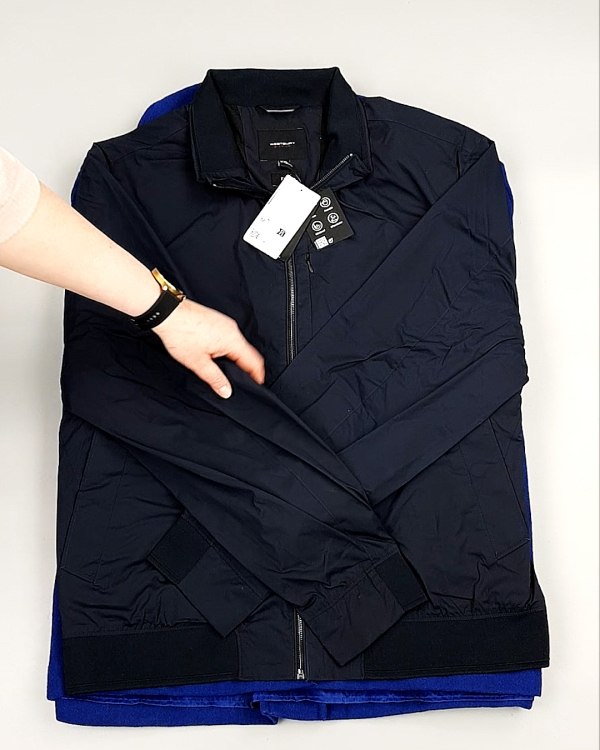 Фотография  834 - Ветровки м/ж C&A 025#10 кг, ЛОТ №7865 оптом в Воронеже и Воронежской области