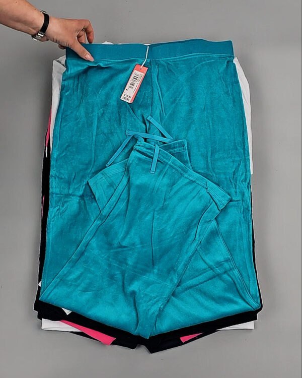 Фотография  600 - Спортивные костюмы  AD83#4 шт, ЛОТ №8637 оптом в Воронеже и Воронежской области