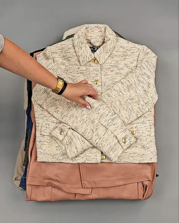 Фотография  466 - Ветровки женские CAN 104#12,4 кг, ЛОТ СТ-9403 оптом в Воронеже и Воронежской области